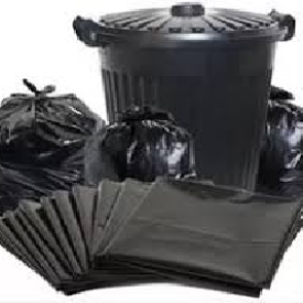 Túi nhựa hòa tan trong nước chứa rác thải, phân loại rác bảo vệ môi trường
