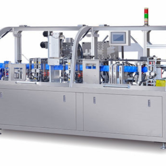 Máy gấp miếng bông tẩm cồn y tế , định hình túi, cấp vào túi, chiết rót dịch, hàn miệng gói tự động