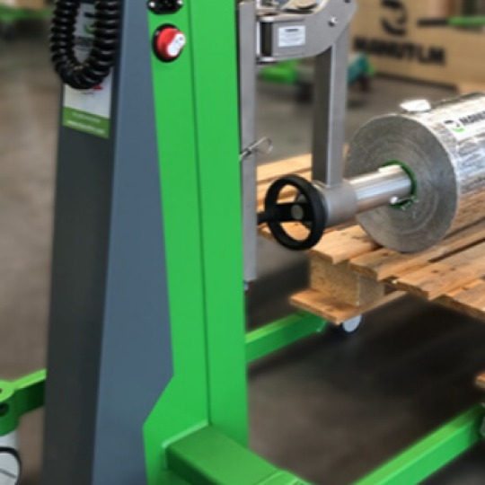Xe đẩy kèm thiết bị nâng hạ xoay đặt cuộn, trụ, trục, lõi